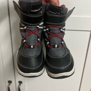 Avalanche Kids Black and Gray Boots with Red Laces